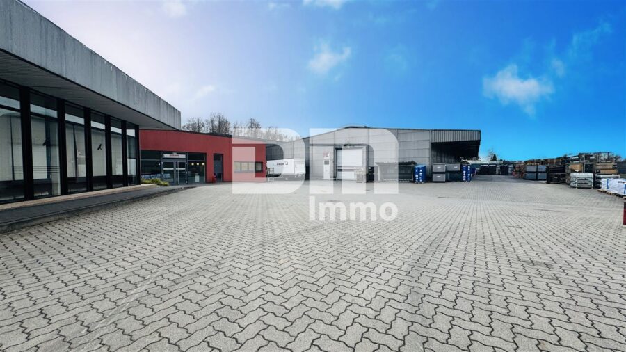 Gewerbeensemble Produktionshallen + Bürogebäude und umfangreiche Freiflächen - LKW Zufahrt Innenhof